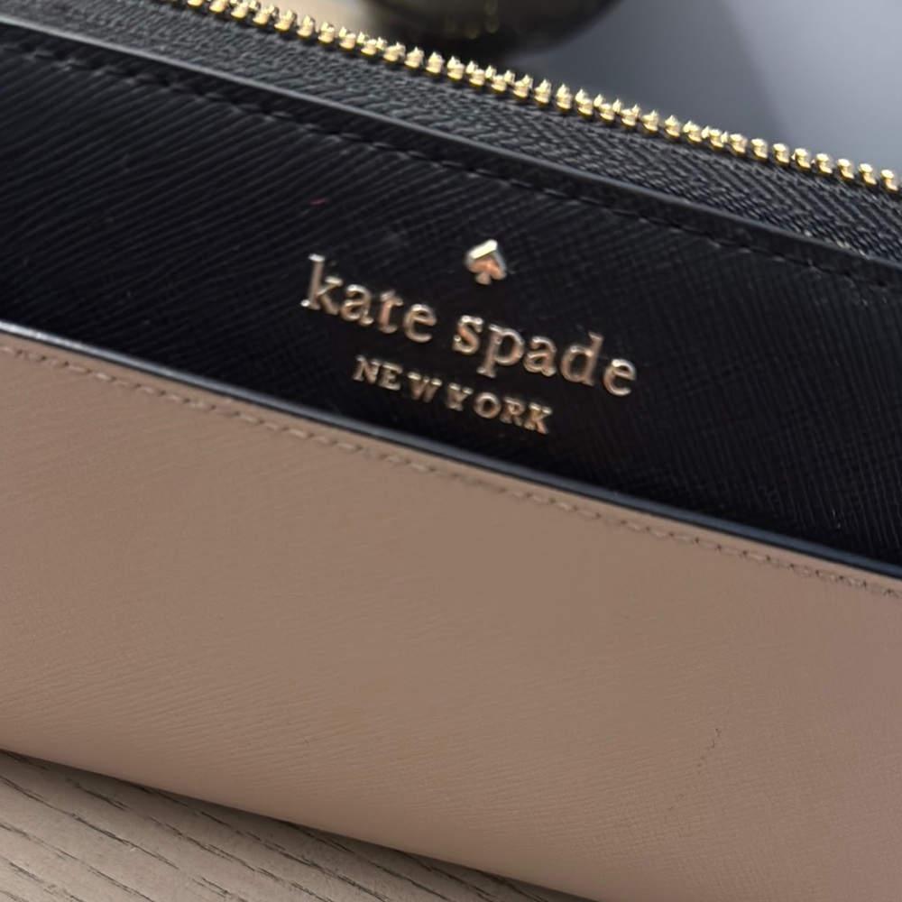 Kate Spade Black and Tan Wallet with Zip-Around Closure - Picture 8 of 9